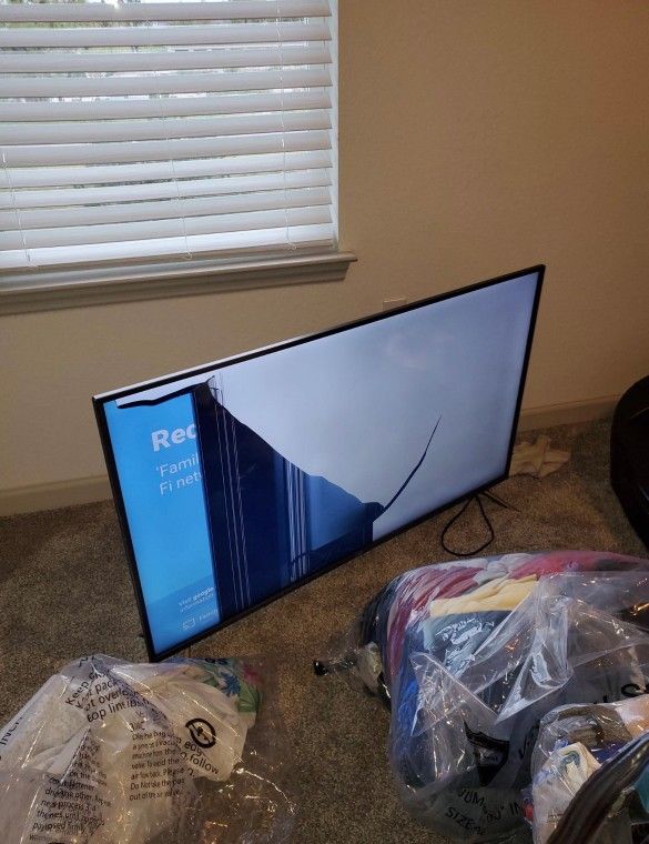 Broken TV 60 And 50. 65 Inch.