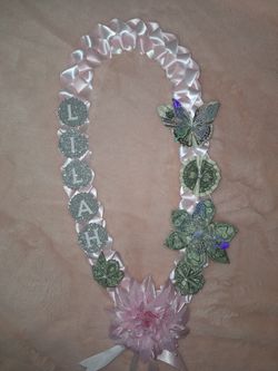 #2024 Graduation leis $40