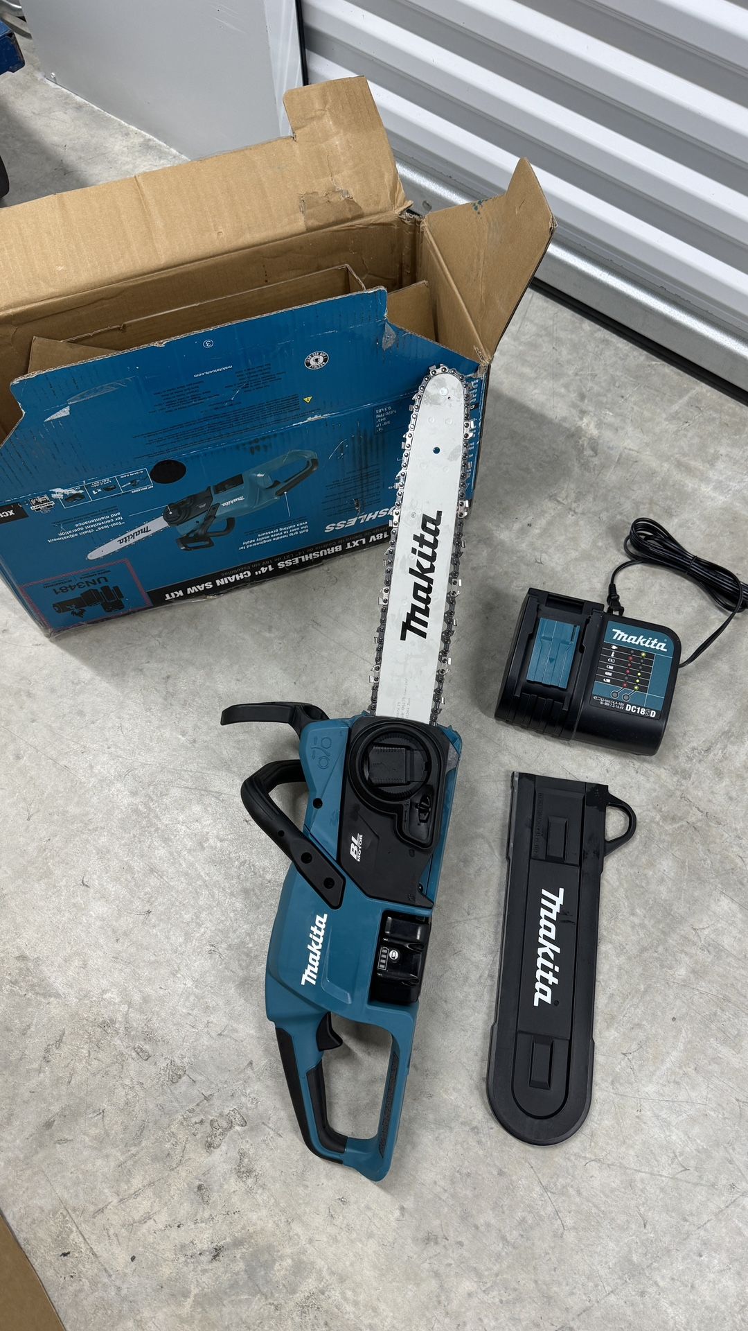 Makita Battery Chainsaw 14 inch saw