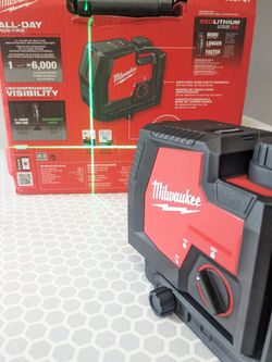 Milwaukee RECHARGEABLE Plum Points & Cross Line Laser Level 