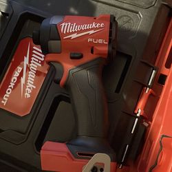 Milwaukee m18 fuel impact driver