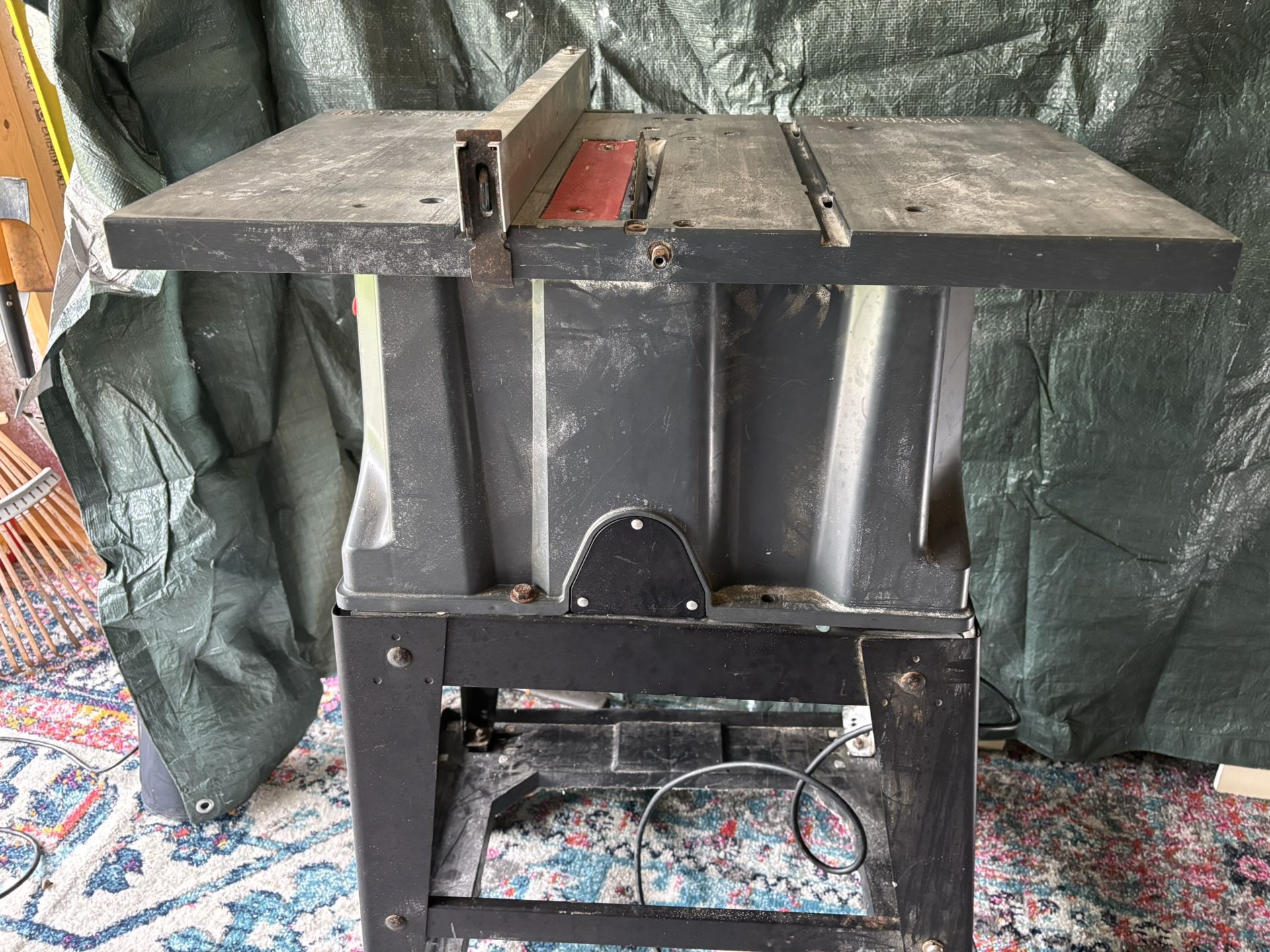 Craftsman’s Table saw With Stand