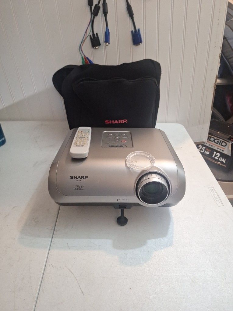 Sharp DLP projector XR-11xC Perfect Condition