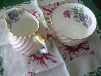 Vintage "Aynsley" Tulip & Flowers Fine Bone China CREAMER & SUGAR BOWL