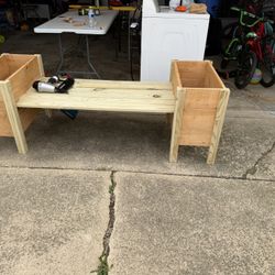 Planter With Bench 