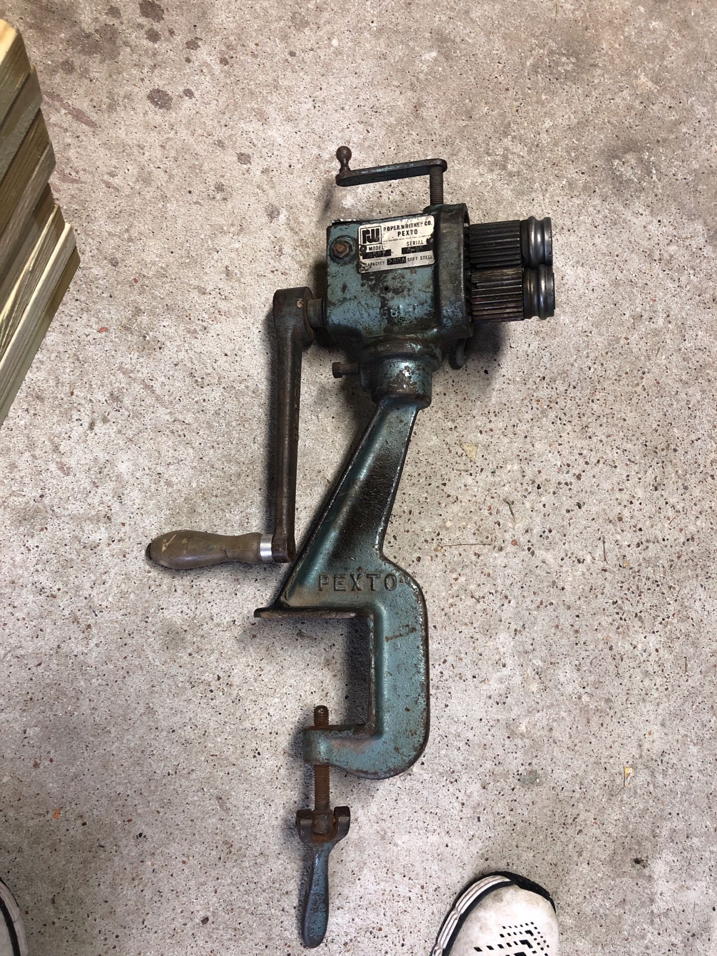 Pexto beaded/ crimper combination machine