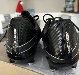 Nike Soccer Cleats. Boys/Girls 8.5 Girls Or 7.5-8 For Boys.