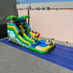 INFLATABLE COMMERCIAL WATERSLIDE
