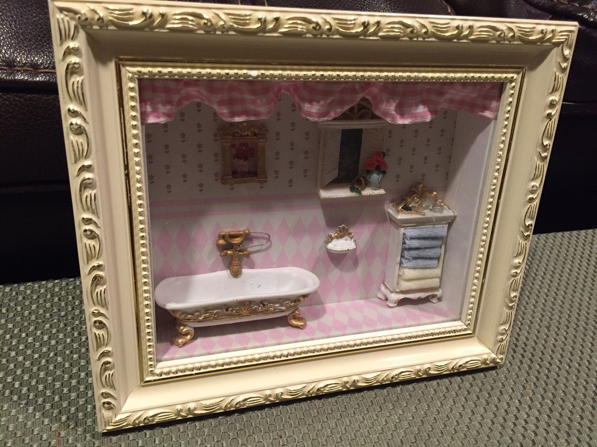 3D Shadow Box Picture of Victorian Bathroom