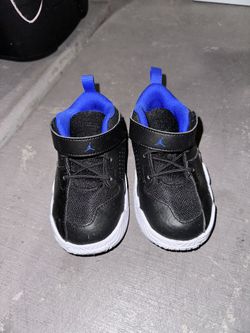 Boys Shoes Size 8/9