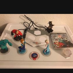 Disney Infinity game and extras