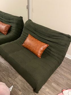 Loveseat couch! Green 3 person seater