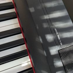 P125 YAMAHA KEYBOARD 