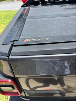 Jeep Gladiator Back flip bed trifold bed cover