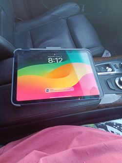 Apple iPad Tablet 10th Generation With Key Board In Case