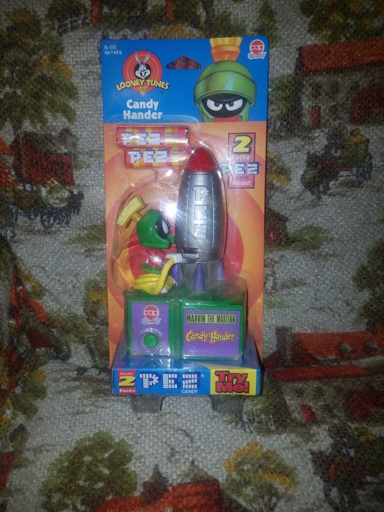Marvin Candy Dispenser