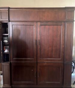Entertainment center/TV/DVDs