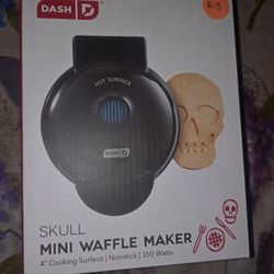 Mini Skull Waffle Maker