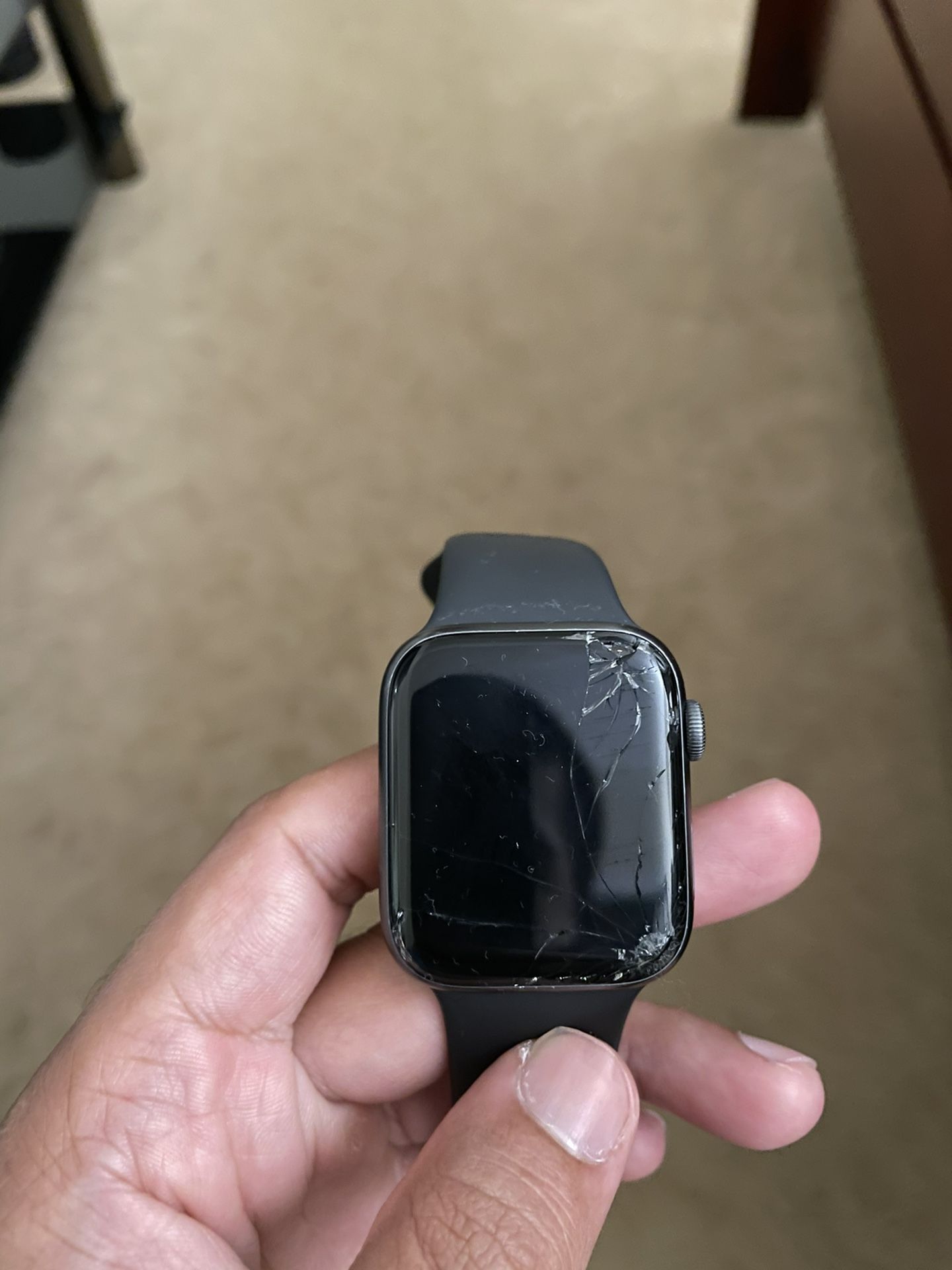 Apple Watch series 4 (cracked)
