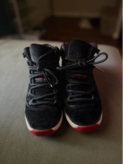 Retro 11s "bred velvet "  size 2.5y
