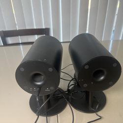 Razer Nommo Chroma  Gaming Speakers RZ05-0245 With Aux Cord. Used in good condition with minor cosmetic blemishes these blemishes are in the form of s