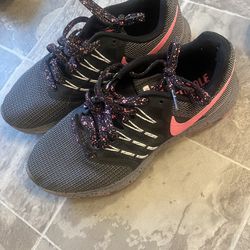 Size 6.5 Nikes