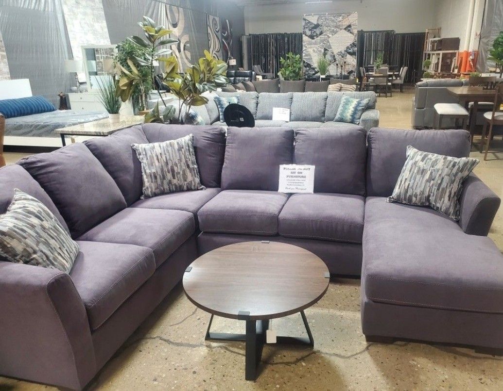 Gray Beautiful Fafric Sectional With Throw Pillows(New)