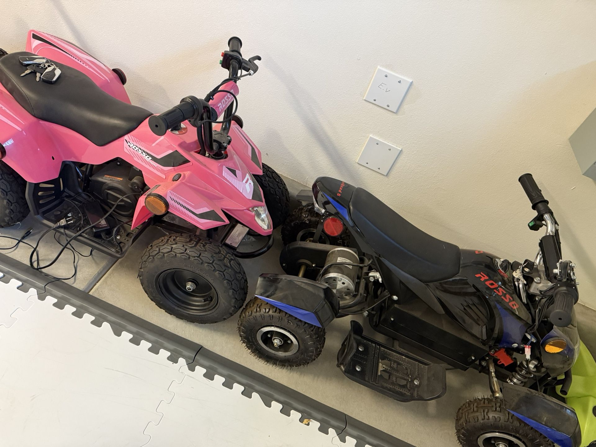 *Read Description * Russo Kids ATV 4 Wheeler