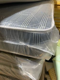 Queen mattress set