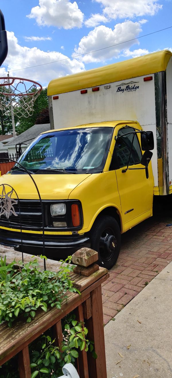 2000 Chevy 3500 Box Truck 12 ft for Sale in Oak Lawn, IL - OfferUp