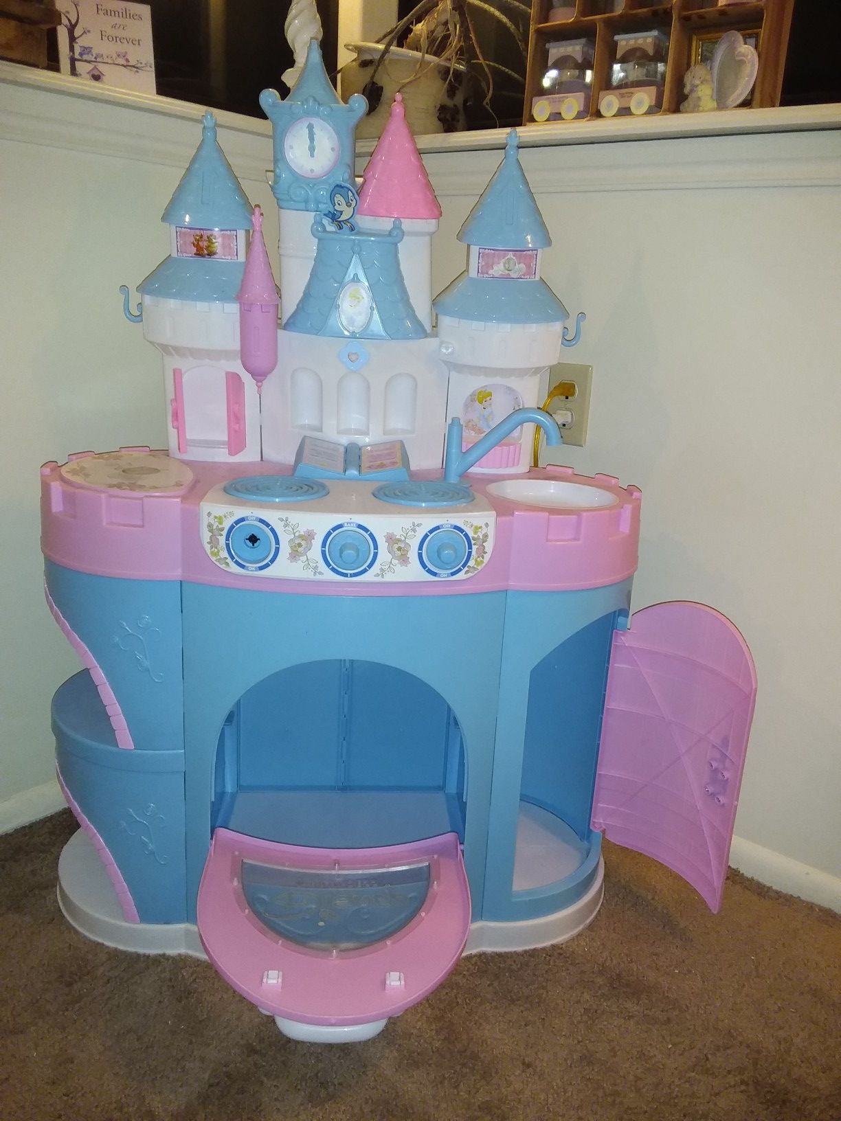 Child's castle kitchen set