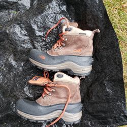 Northface Boots Size 3