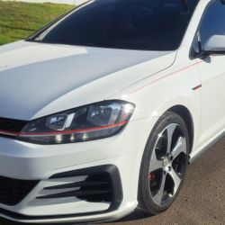 2018 VW GOLF GTI 76 MIL MILLAS ESTANDAR 6 VELOSIDADES TODO LE TRABAJA EXELENTE ES TURBO TIENE MUCHA POTENCIA
