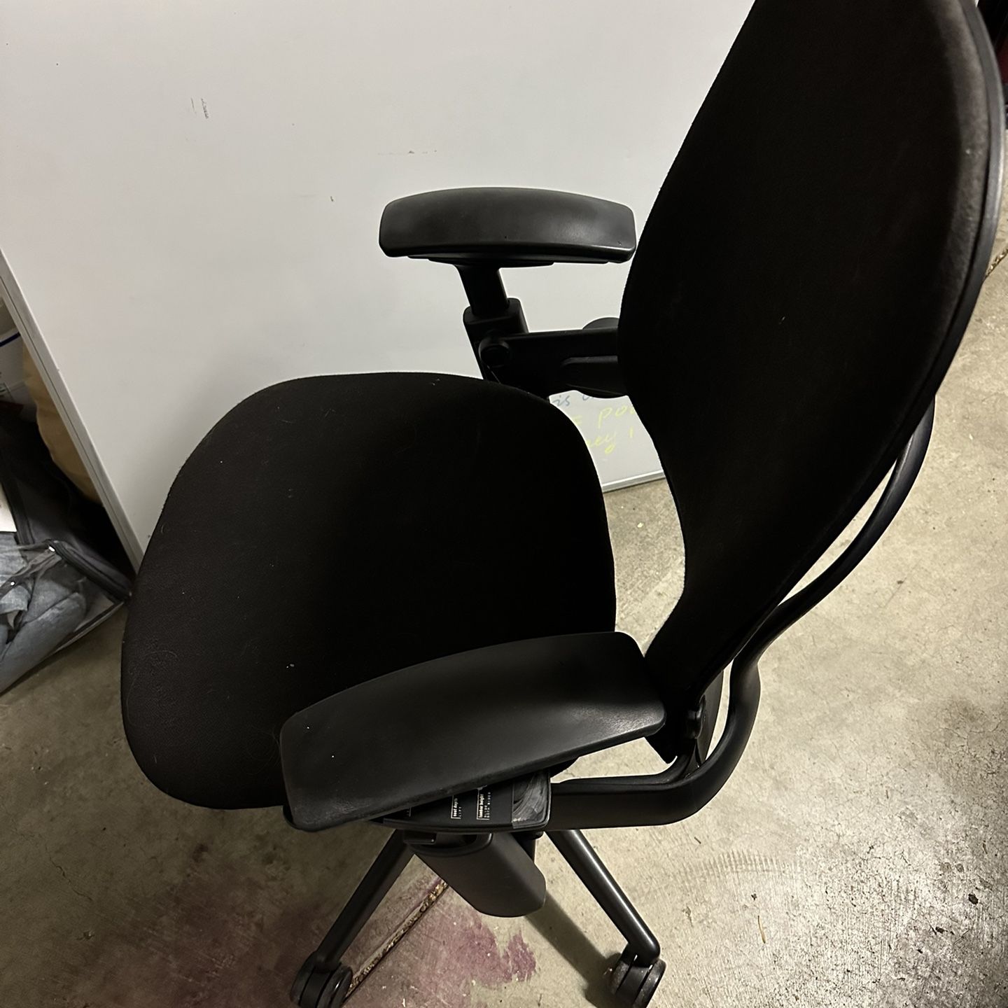 Steelcase Leap V2 (READ DESCRIPTION)