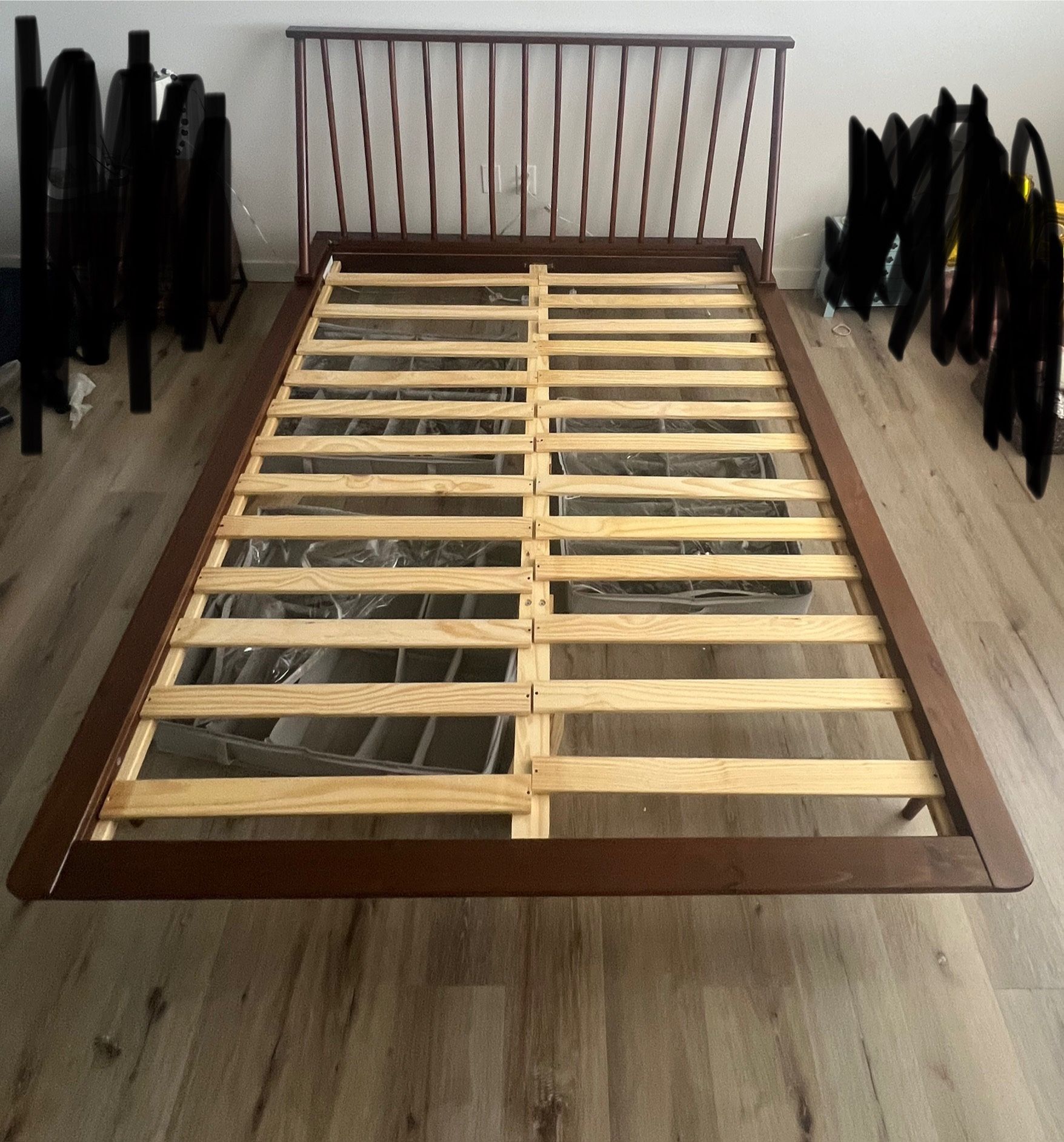 Bed frame (queen)