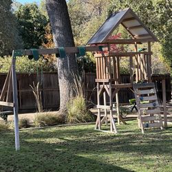 Play structure