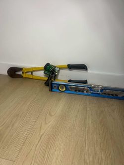 3-Piece Home & Garden Tool Bundle - Level, Bolt Cutters, Hose Nozzle
​