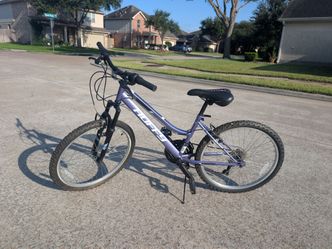 Huffy RockCreek - 24" wheels Mountain bike