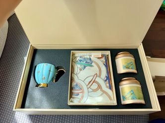Luxury Chinese Tea & Silk Scarf Gift Set - Wensli Silk & Shifeng Longjing Tea