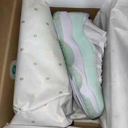 Air Jordan 11 Retro Low Igloo