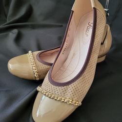 Paar Brand Taupe Color Patent / Suede With Gold Accents Euro  Shoes