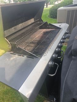 Used grill dont need the inside is rusted griddles need new ones