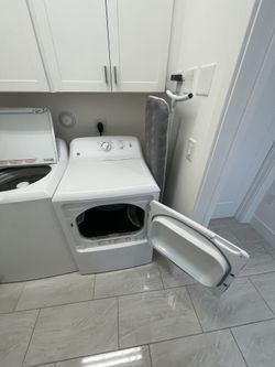 Electric Dryer In Excellent Condition 