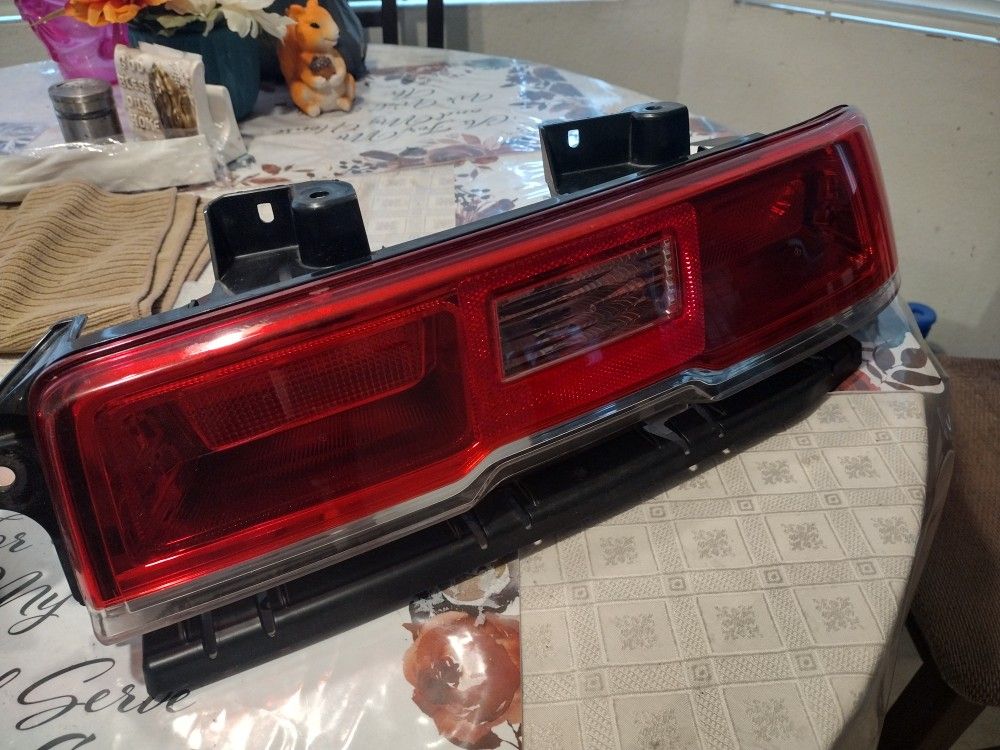 Camaro 2014 V6 Original Passenger Side Rear Lights Complete Assembly
