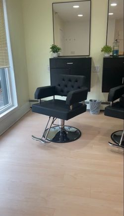 Black Tufted Salon Styling Chair