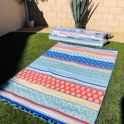 BRAND NEW !! 5 X 7 OUTDOOR RUGS ! THE PIONEER WOMAN  “ DITSY STRIPE”  $25 EACH ! 