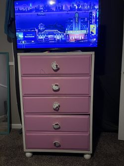 Hello Kitty Dresser