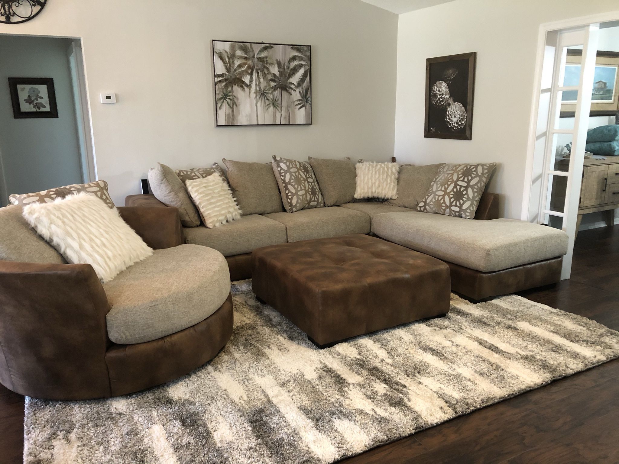 Sectional With Right Chaise, Swivel, Ottoman, Rug