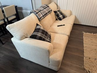 GREAT Opportunity!! Kane 8 Foot Sofa In Excellent Conditions For Sale!