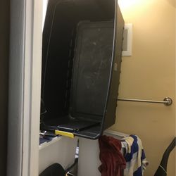 5 Large Plastic Container  3 W Covers